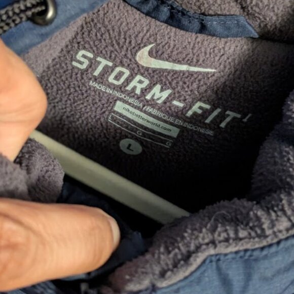 NIKE STORM- FIT JACKET W/ HOODIE - Picture 4 of 7